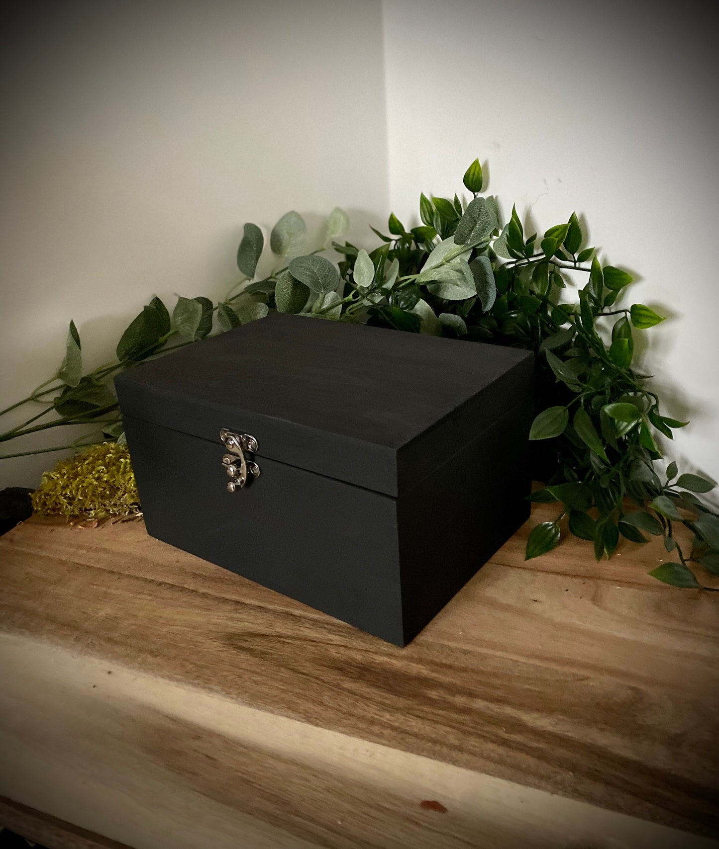 Black wooden box - Hand painted